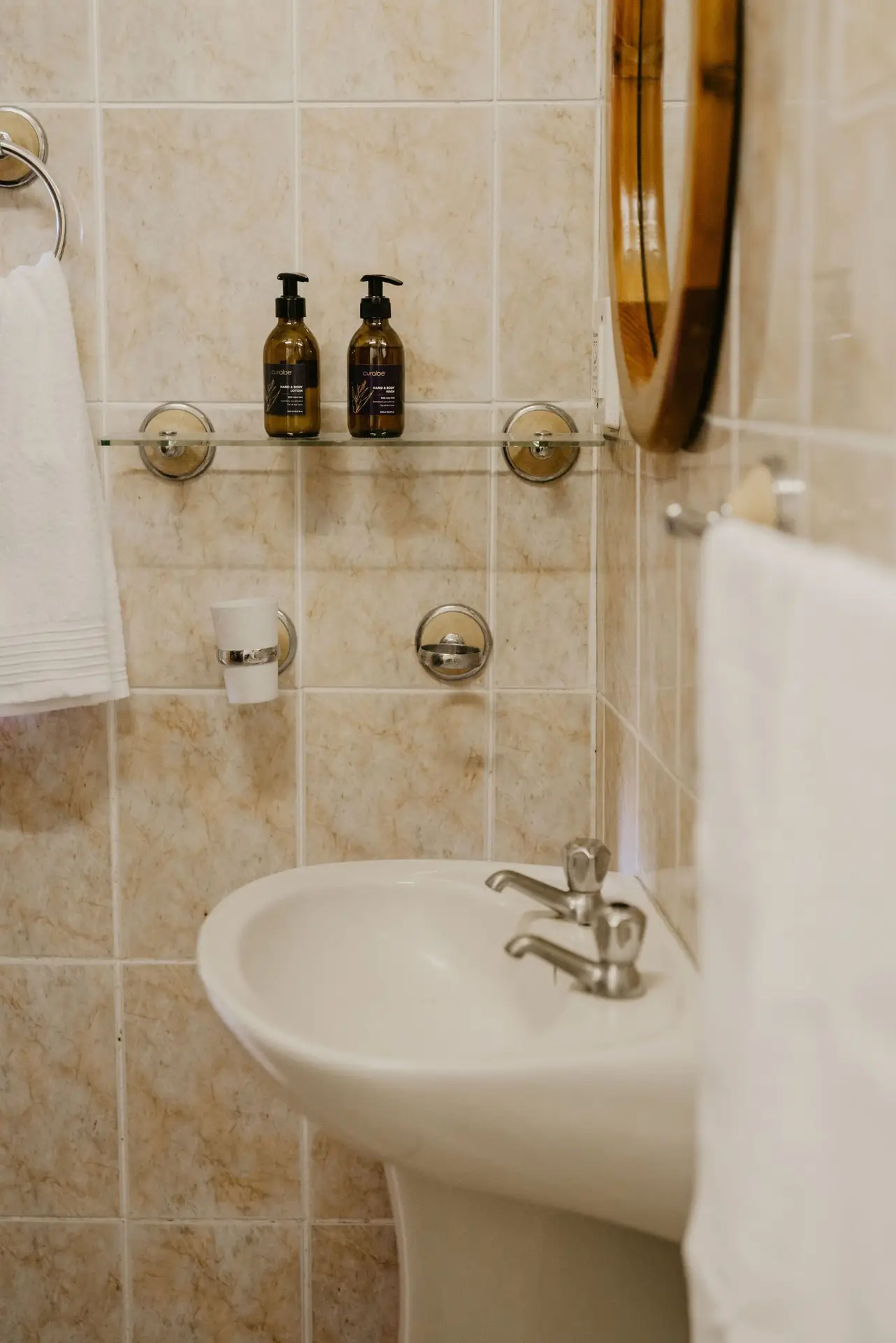 dongola room bathroom